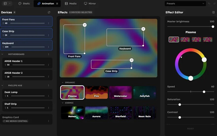 Pantalla de iluminación de Nexus: lista de dispositivos a la izquierda, el efecto Plasma extendido sobre ventiladores, tira y teclado en el centro y, a la derecha, la rueda de color y los deslizadores