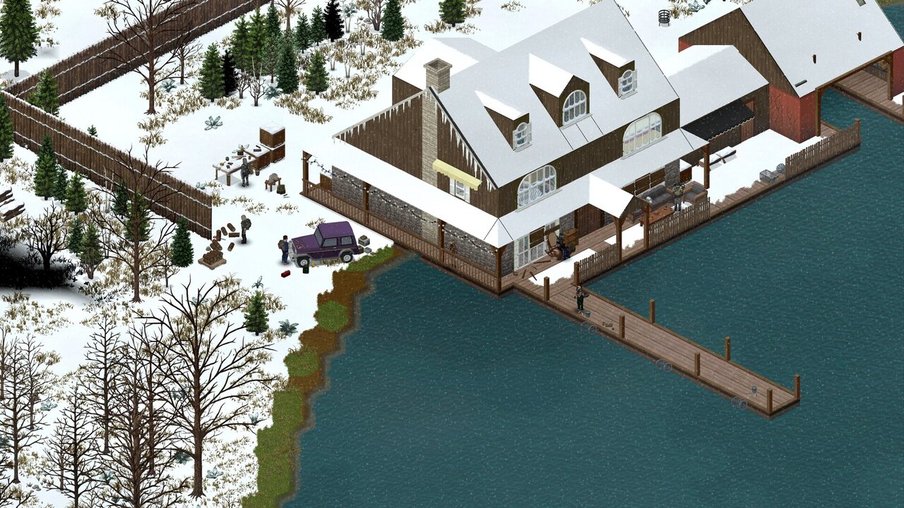 Una casa grande con el tejado nevado junto a un lago, con un embarcadero y un coche aparcado, rodeada de pinos y árboles sin hojas